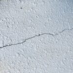 クラックが入っている外壁画像