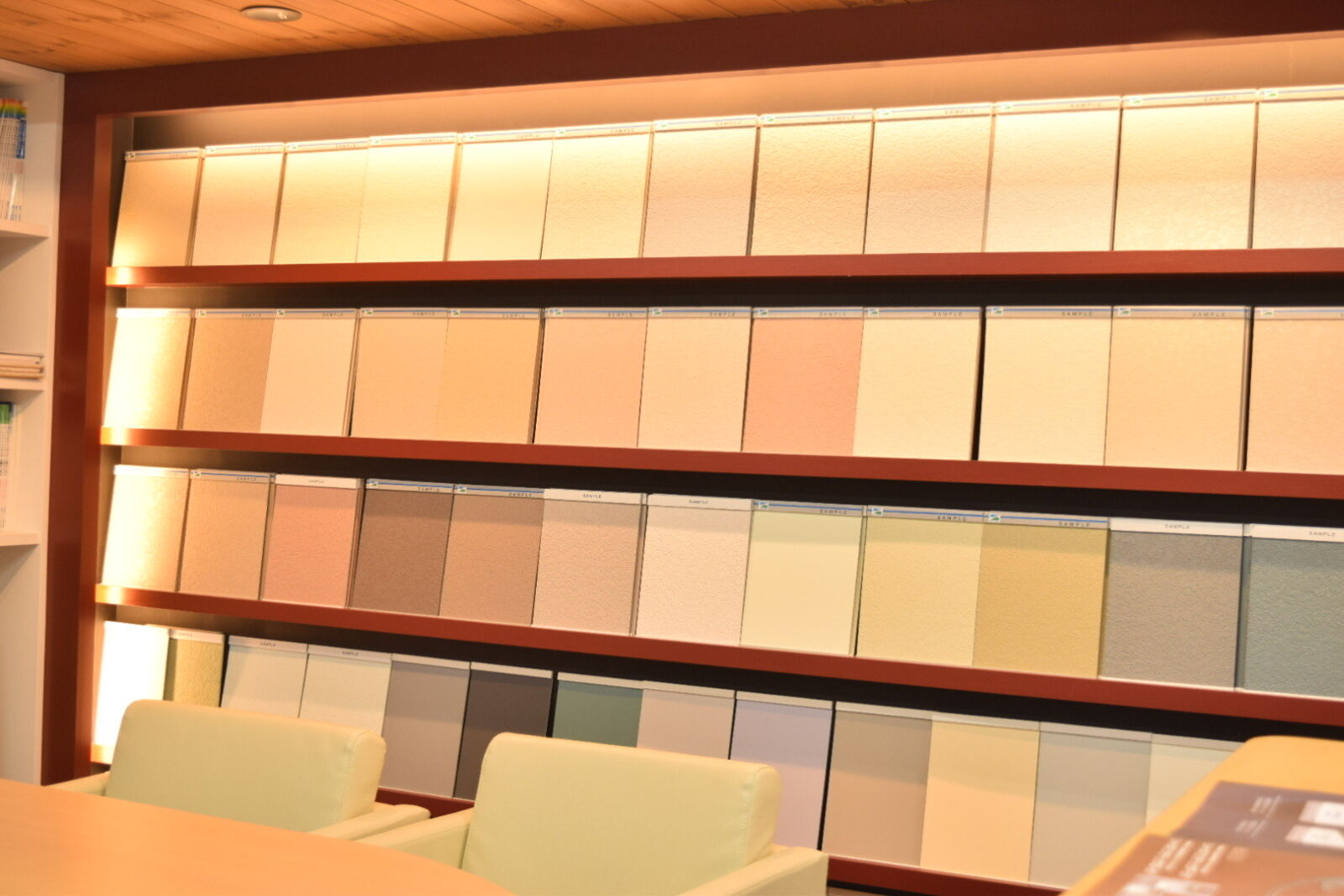 丹下工業/プロタイムズ松原店のショールームの様子